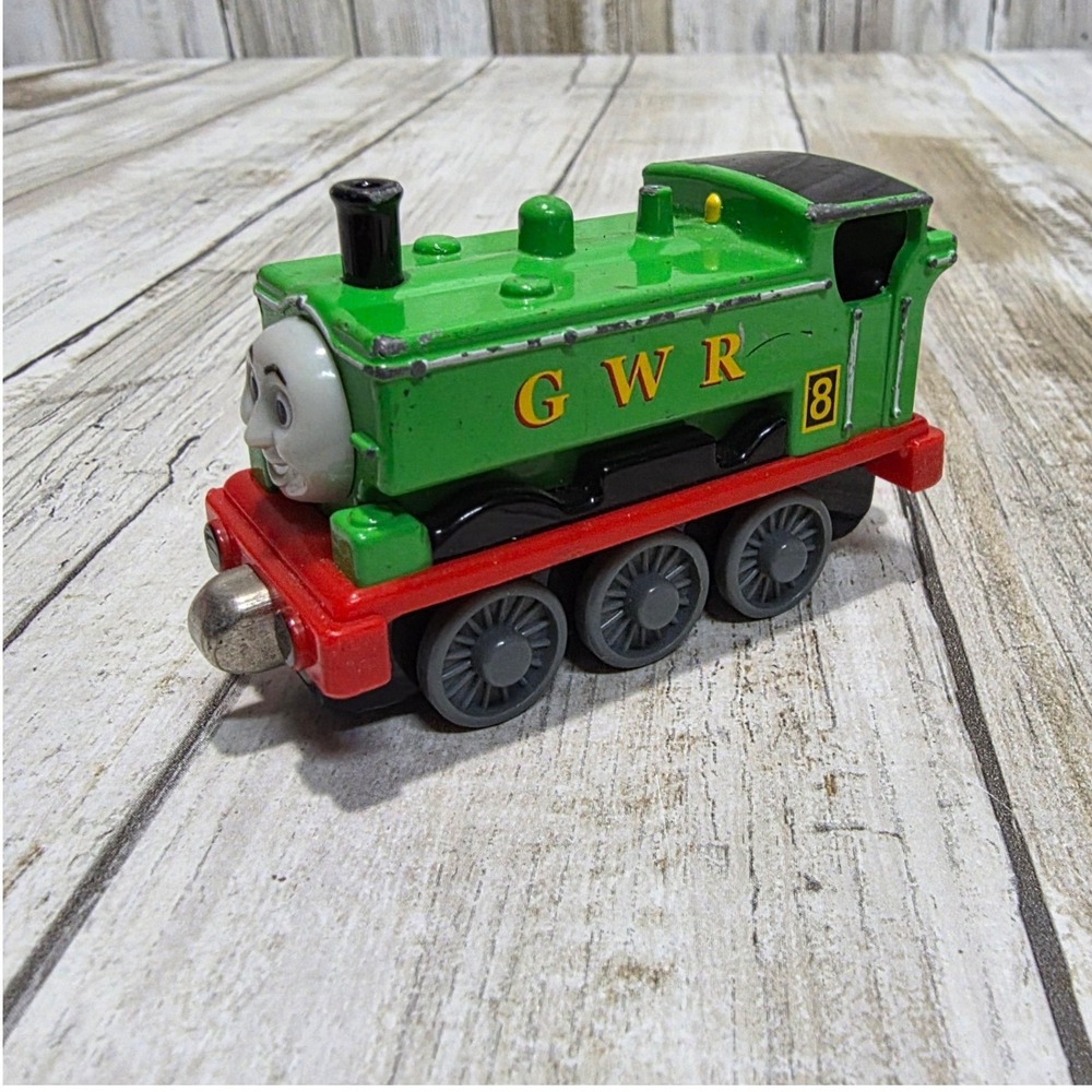 Thomas & Friends Take Along Duck GWR Green Diecast Train Engine Number 8 2004 - Picture 4 of 9